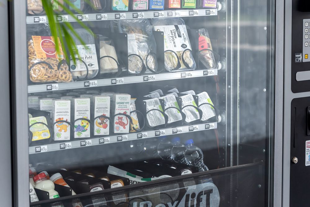 Витрина продуктомата с готовой едой